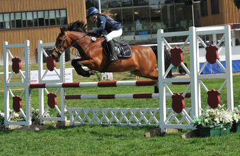 Emily Notman storms to the top in the AGA Pony Bronze League 138cm Final